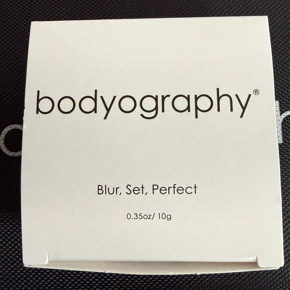 Bodyography Translucent Setting Powder - Picture 3 of 4